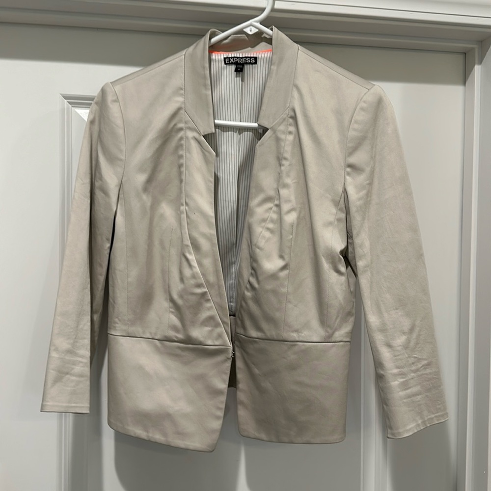 Express dress coat. Quarter link.